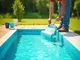 schwimmbecken-polyester-streichen-anleitung-und-farbauswahl-fuer-ein-neues-pool-design